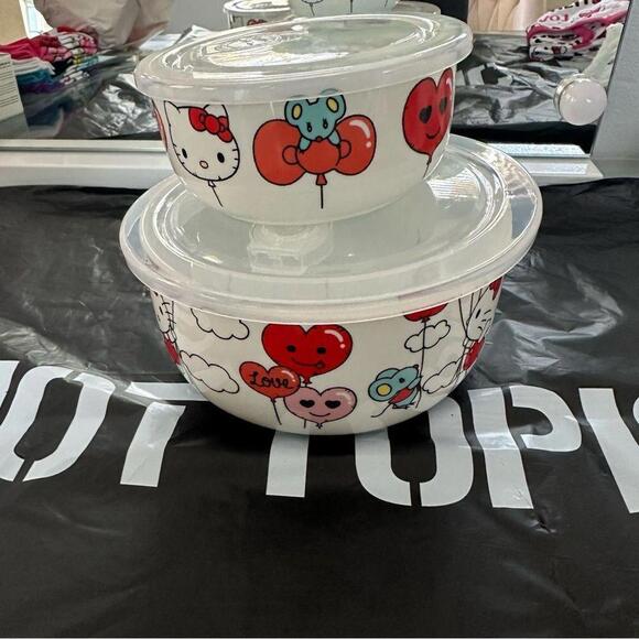 Hello Kitty Valentines Day Tupperware set